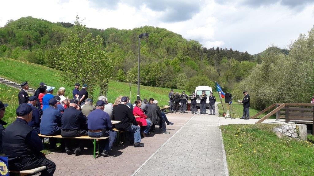 udeleženci na zboru