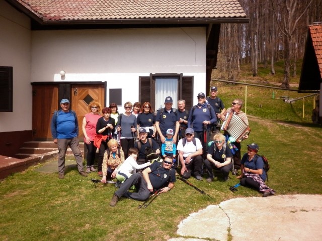 pr domu na Čemšeniški planini smo imeli tudi glasbeno spremljavo