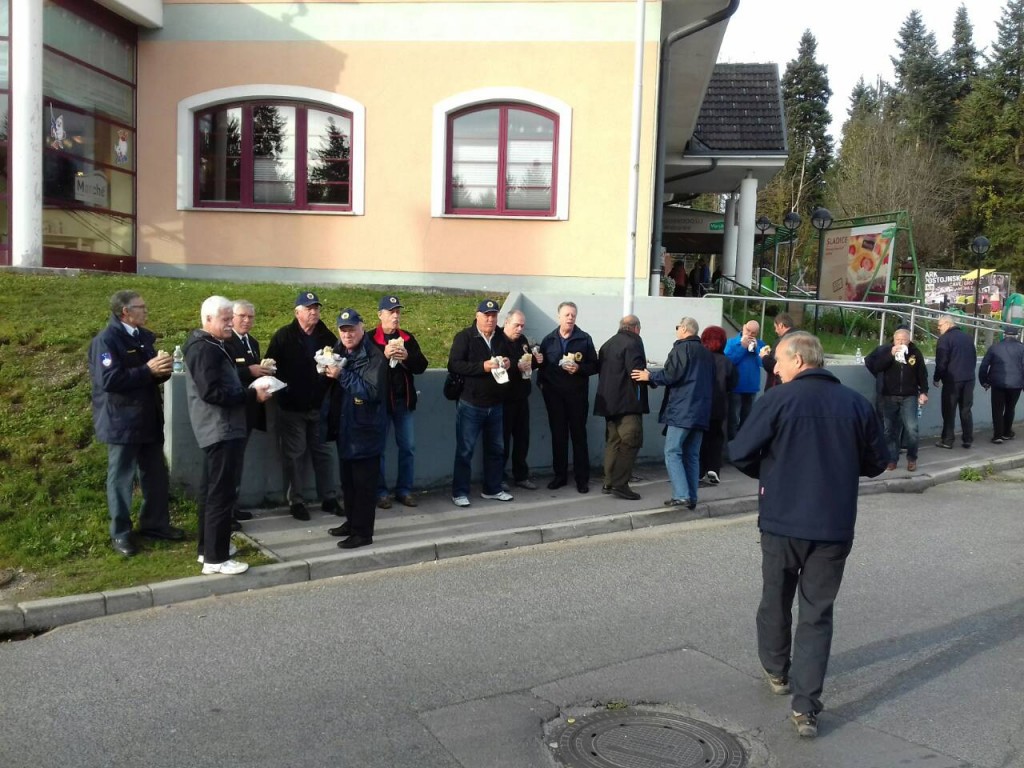 kratek postanek na Lomu