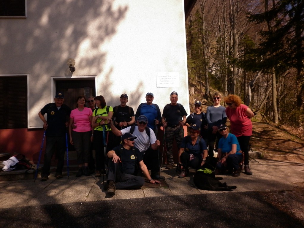 pri spominski plošči PVD Sever Zasavje na Prvinah   