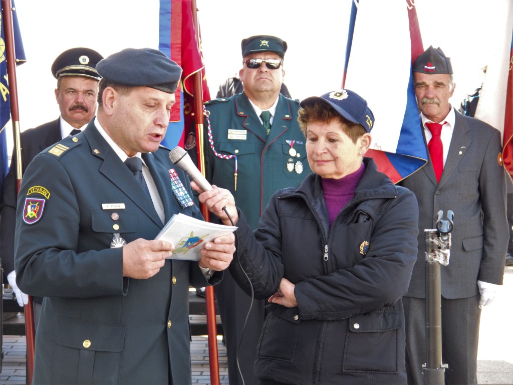 slavnostni govornik dr. Alojz Šteiner, predsednik Zveze slovenskih častnikov