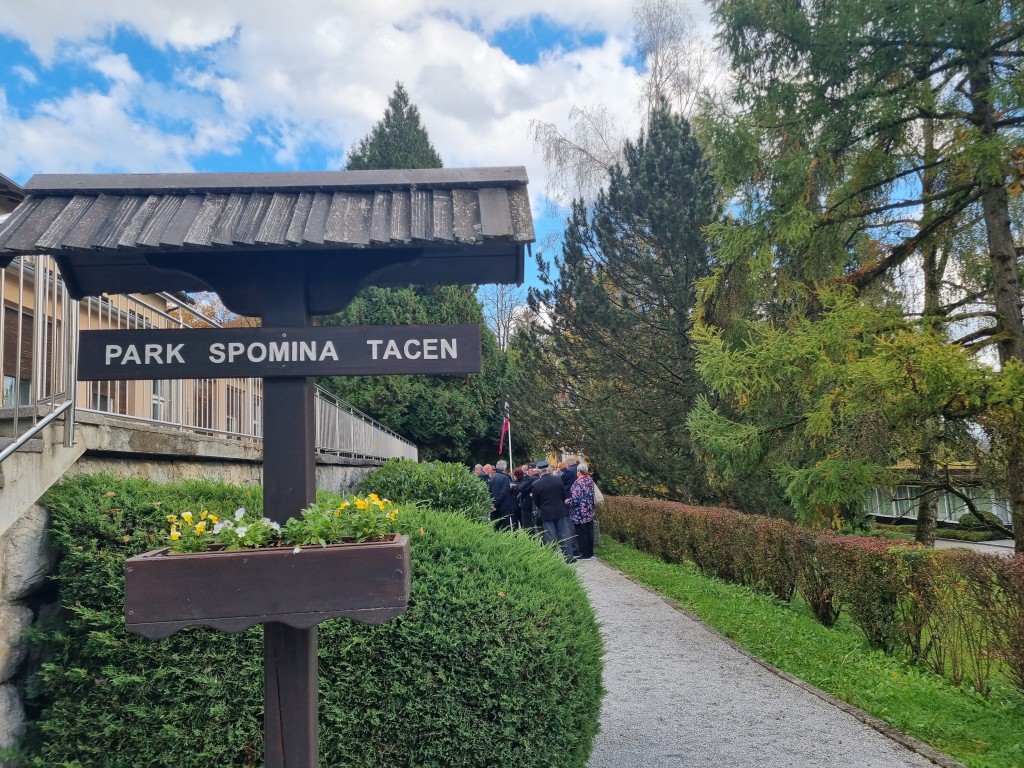 Park spomina Tacen