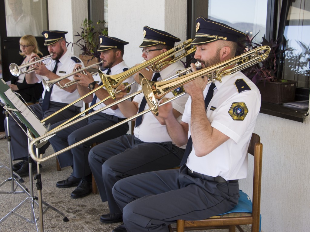 v kulturnem programu sodeloval kvartet in bobnar  Policijskega orkestra